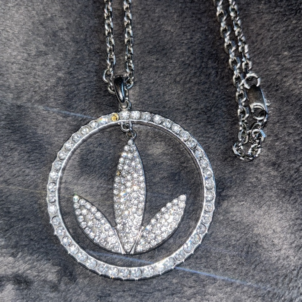 Herbal Life Trileaf bling necklace